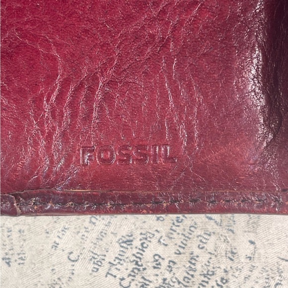 Fossil Vintage burgundy leather bifold wallet decorative stitching - Picture 9 of 12